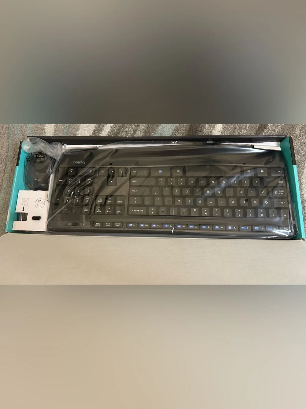 Logitech Comfort Wireless Keyboard and Mouse Combo - Black and Teal